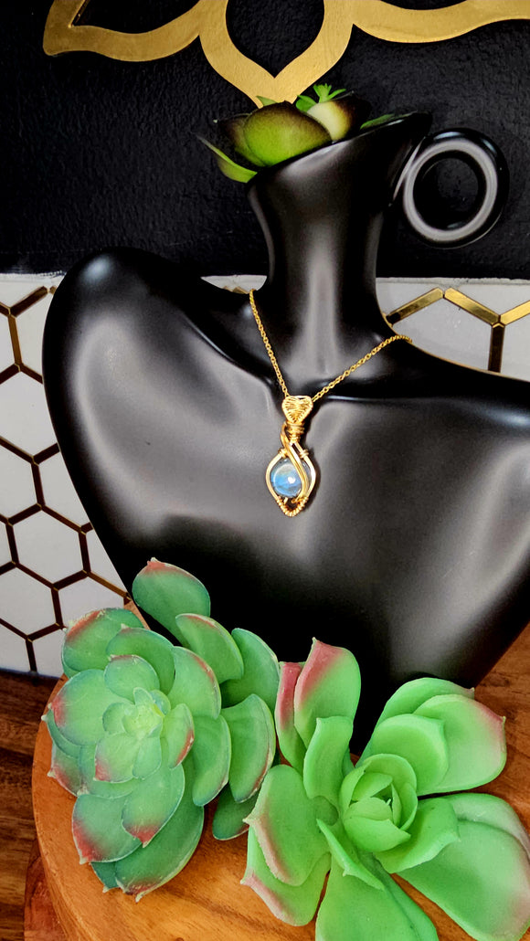 Labradorite pendant 37